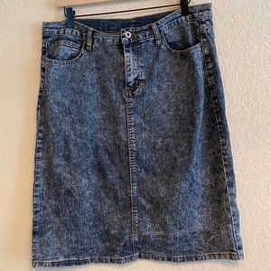 Be Girl // acid-washed knee-length denim skirt